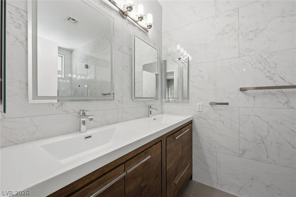 2816 Klondike, Las Vegas, NV 89117