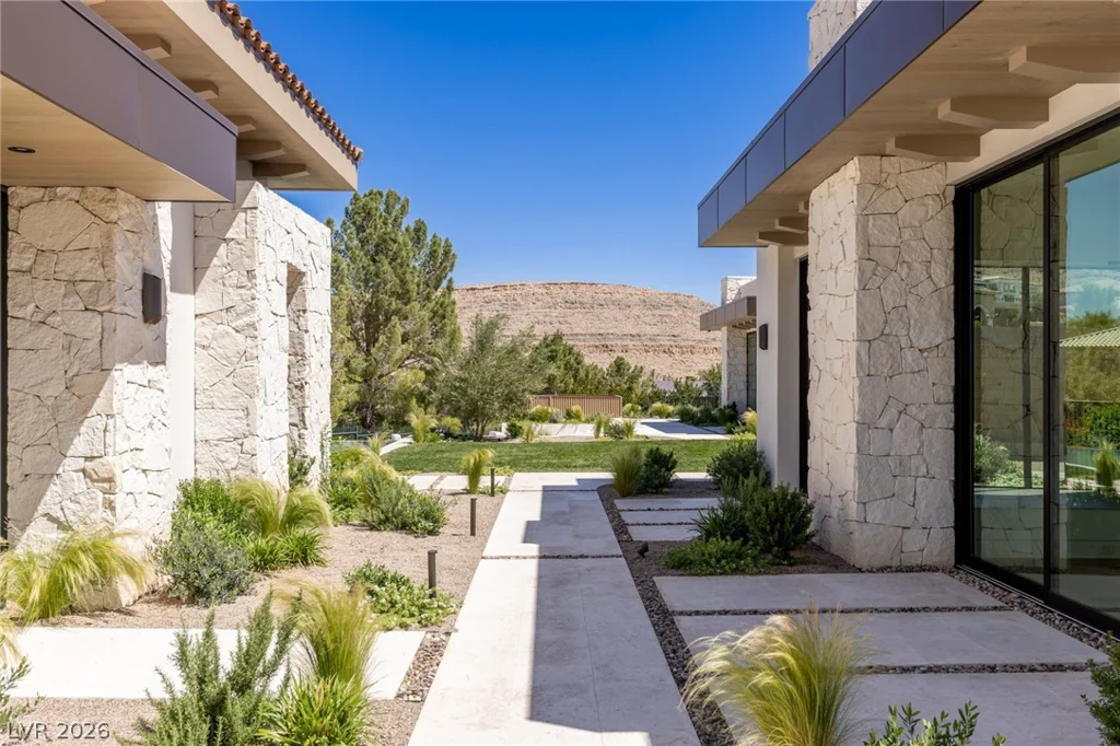 24 Pebble Hills, Las Vegas, NV 89141