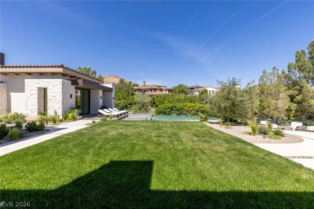 24 Pebble Hills, Las Vegas, NV 89141