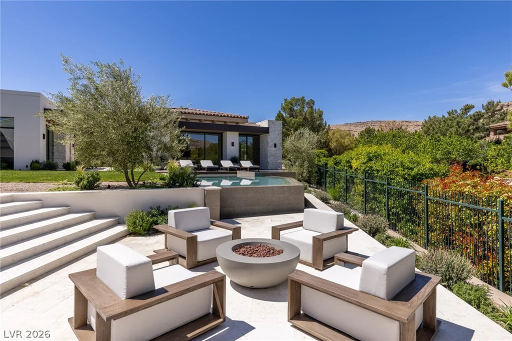 24 Pebble Hills, Las Vegas, NV 89141