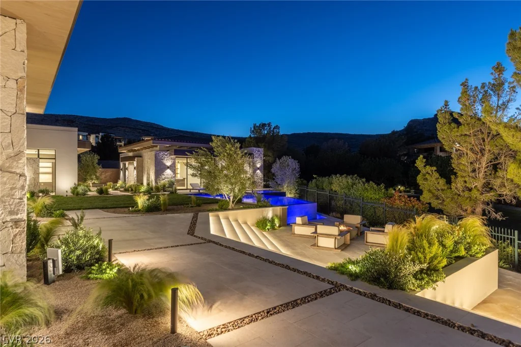 24 Pebble Hills, Las Vegas, NV 89141