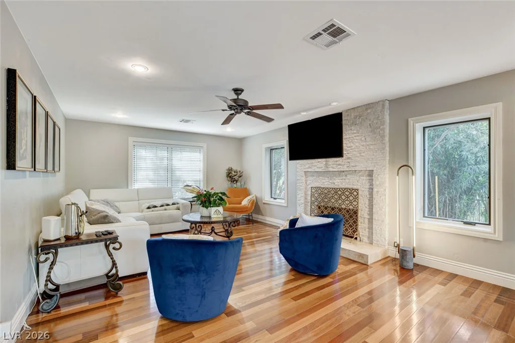 7001 Alamitos, Las Vegas, NV 89120