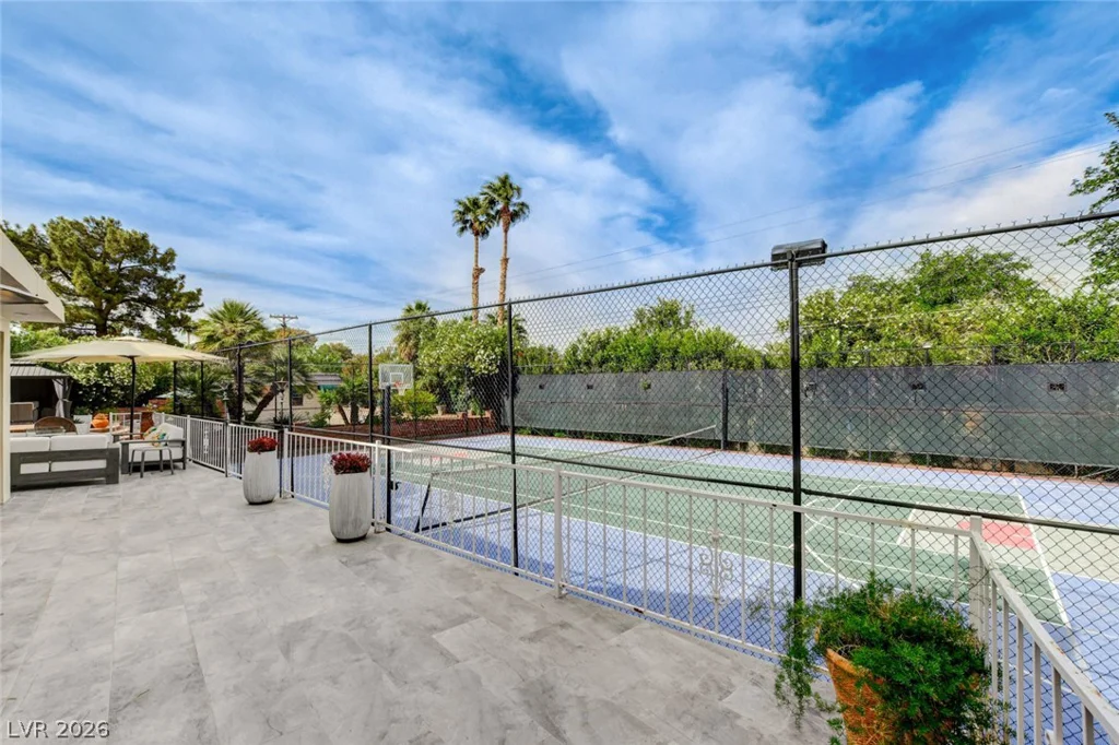 7001 Alamitos, Las Vegas, NV 89120