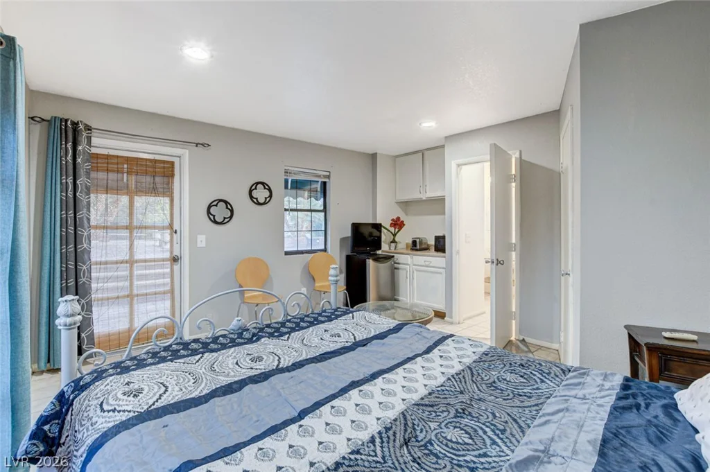 7001 Alamitos, Las Vegas, NV 89120