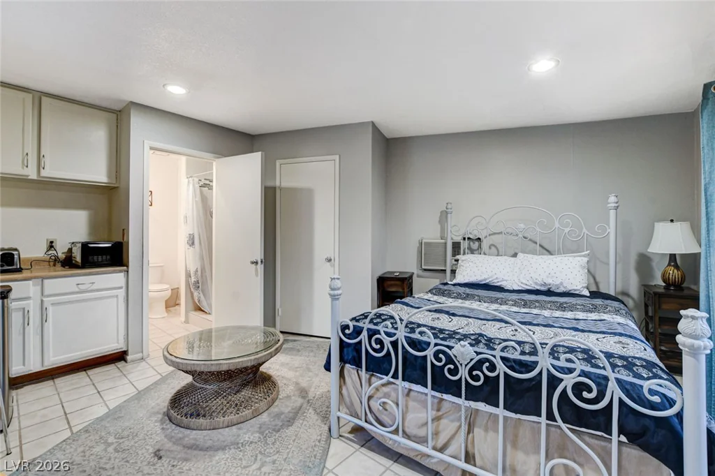 7001 Alamitos, Las Vegas, NV 89120