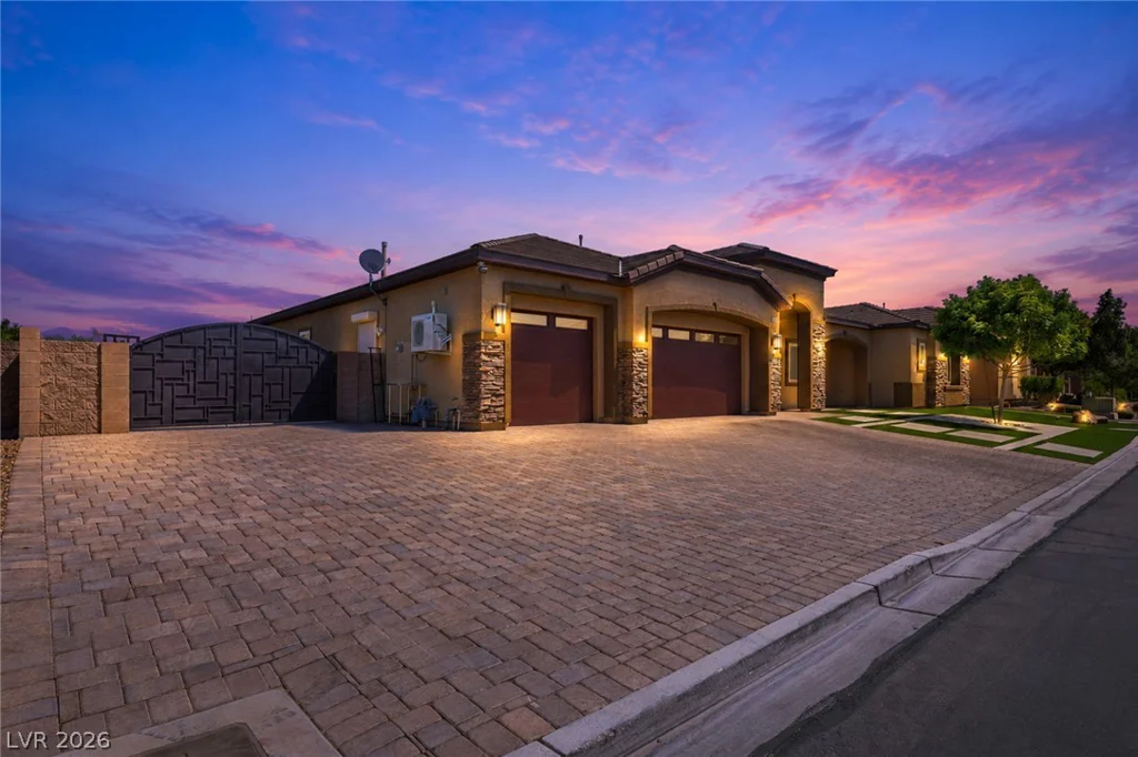 3922 Jacob Lake, Las Vegas, NV 89118