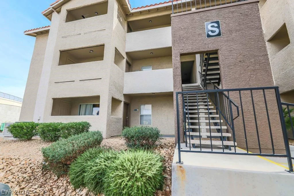 4200 Valley View, Las Vegas, NV 89103