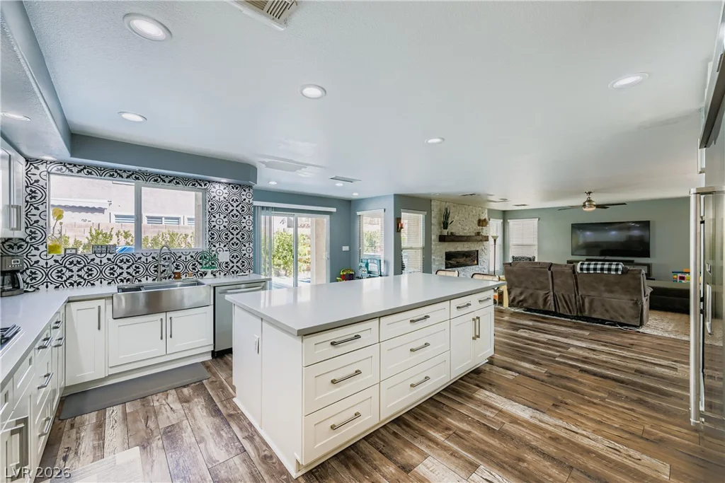 4104 Fabulous Finches, North Las Vegas, NV 89084