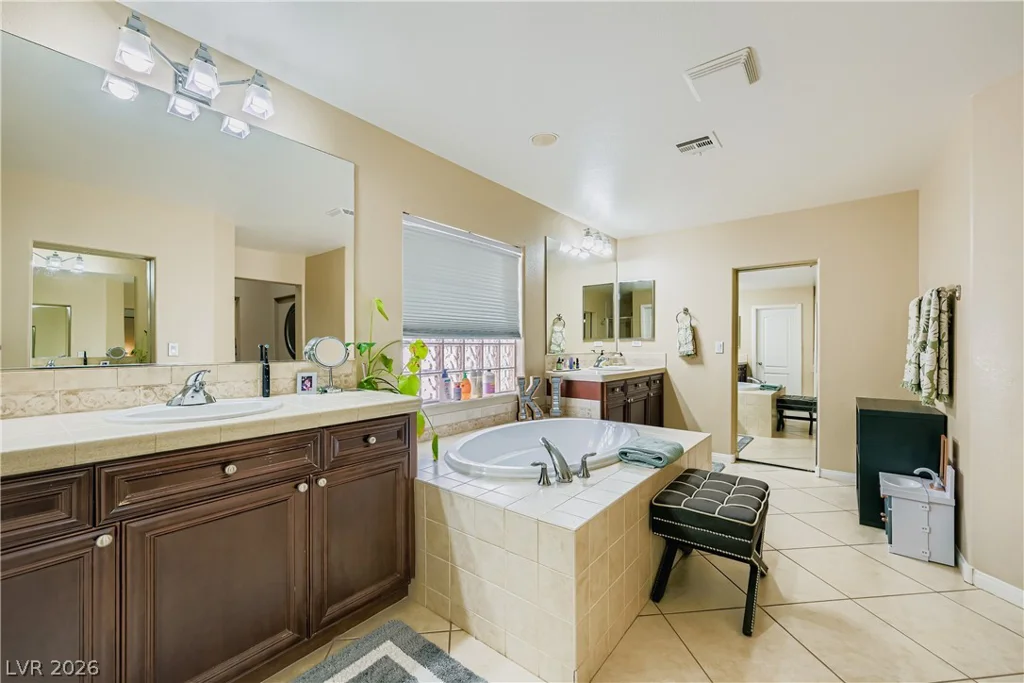 4104 Fabulous Finches, North Las Vegas, NV 89084