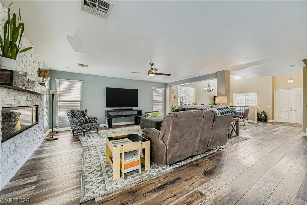 4104 Fabulous Finches, North Las Vegas, NV 89084