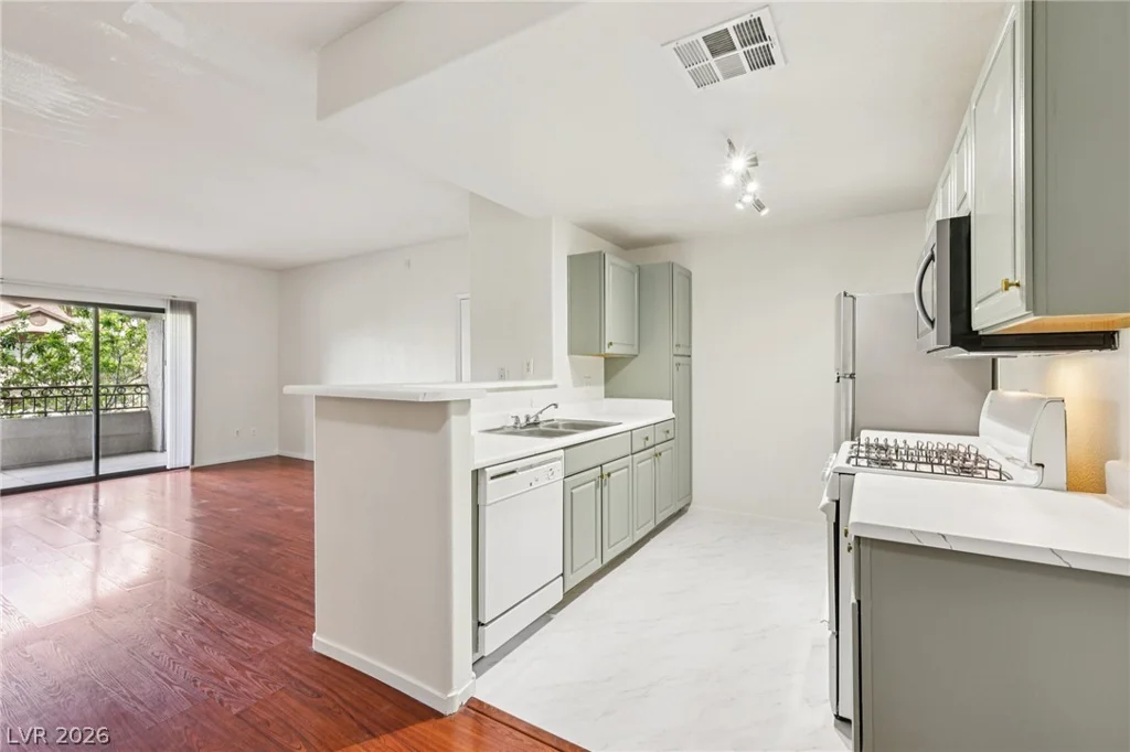 8250 Grand Canyon, Las Vegas, NV 89166