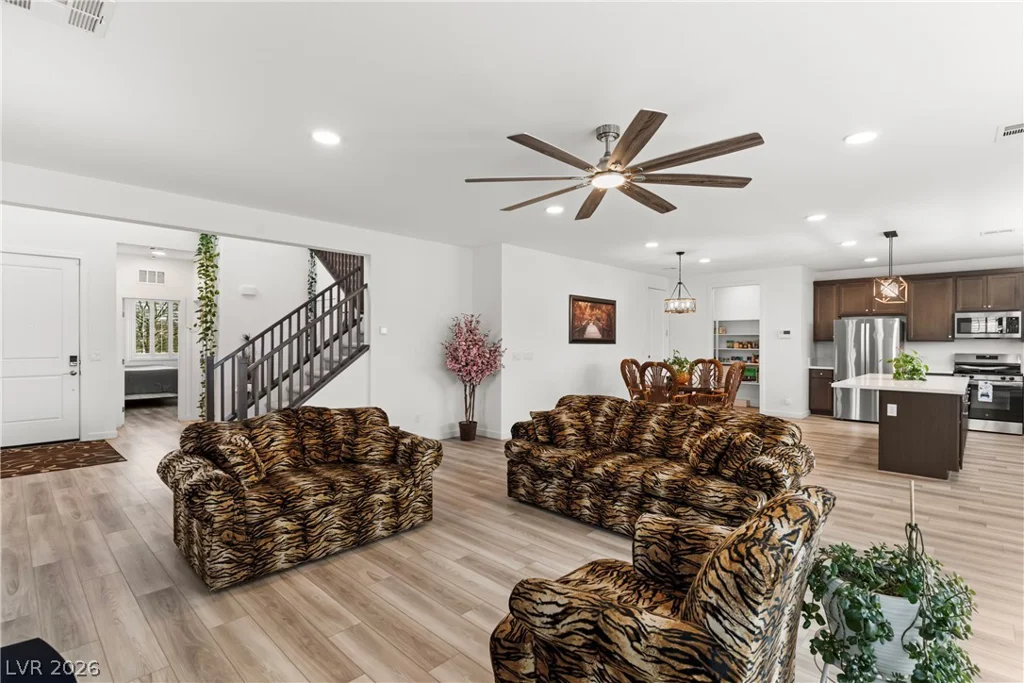1422 Crimson Sunbird, North Las Vegas, NV 89084