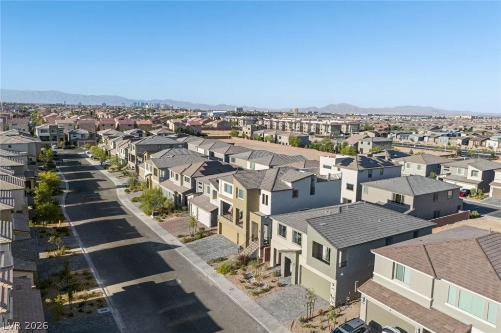 10204 Mystic Falls, Las Vegas, NV 89141