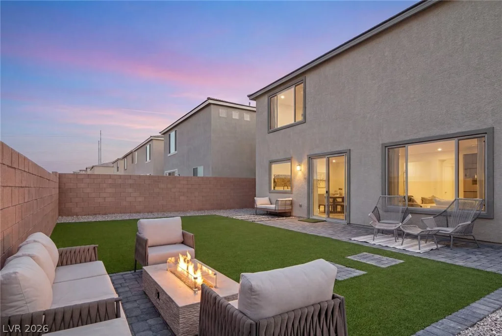 10204 Mystic Falls, Las Vegas, NV 89141