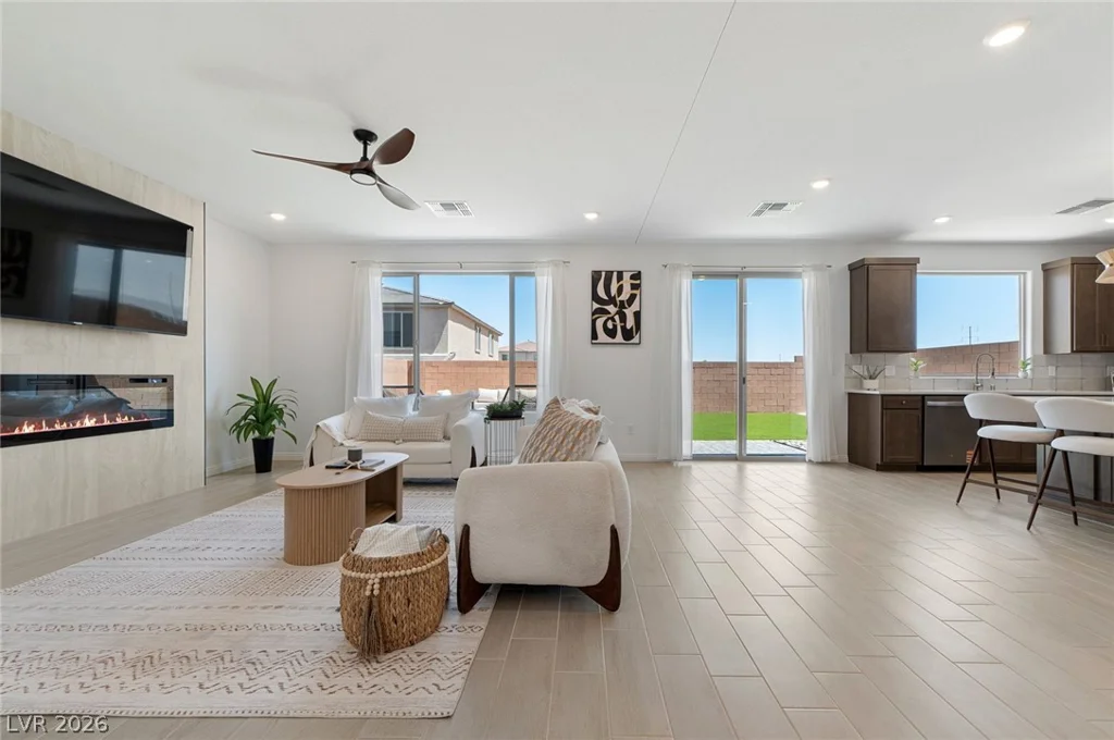 10204 Mystic Falls, Las Vegas, NV 89141