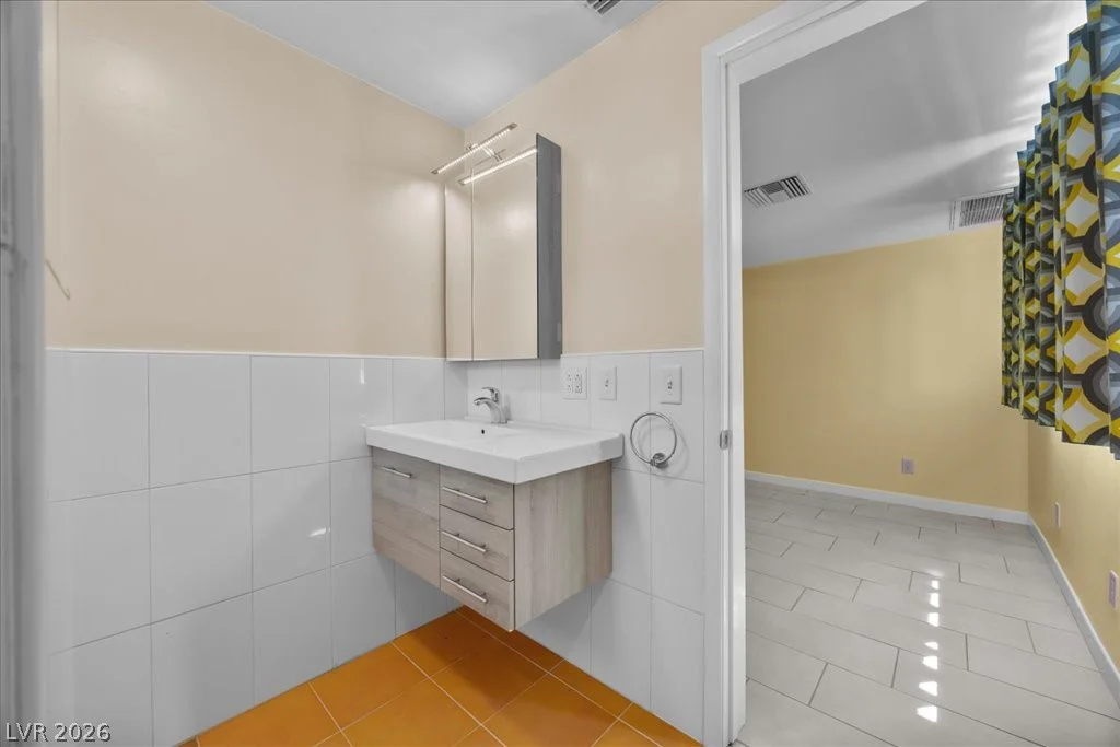 4016 Vegas, Las Vegas, NV 89108