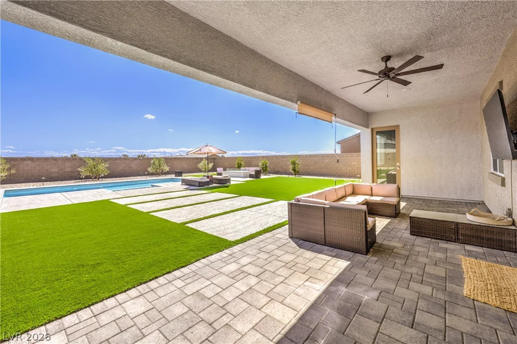 5242 Fisher Falls, Las Vegas, NV 89149