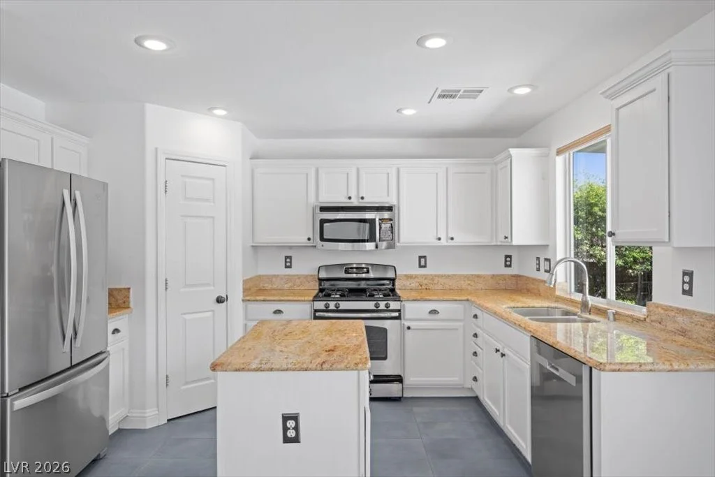 10369 Sleeping Sun, Las Vegas, NV 89129