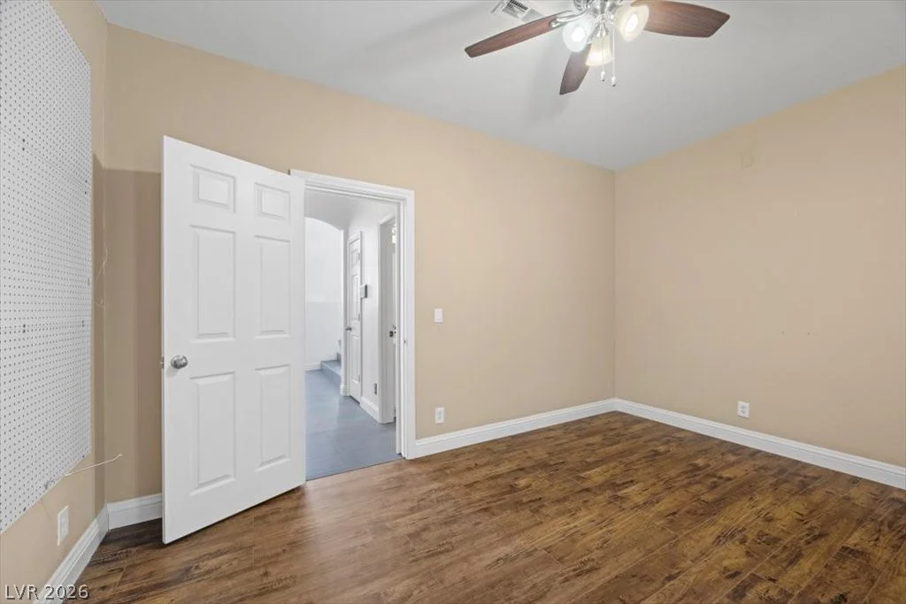 10369 Sleeping Sun, Las Vegas, NV 89129
