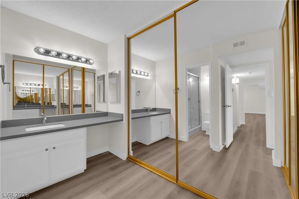 750 Royal Crest, Las Vegas, NV 89169