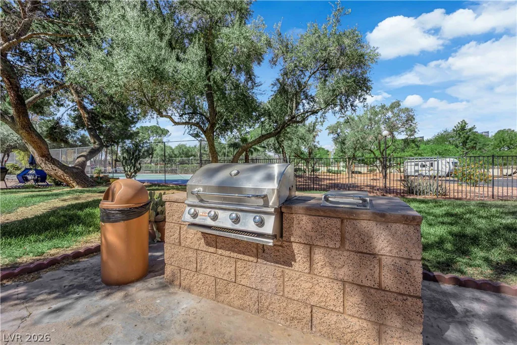 750 Royal Crest, Las Vegas, NV 89169