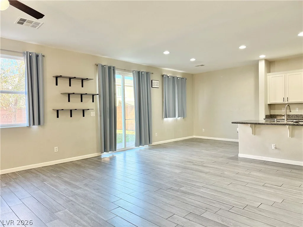 594 Crying Bird, Las Vegas, NV 89178