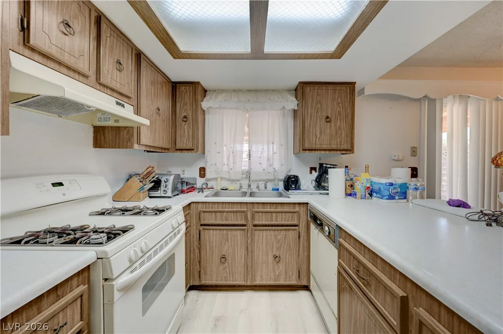 704 Willow, Henderson, NV 89002