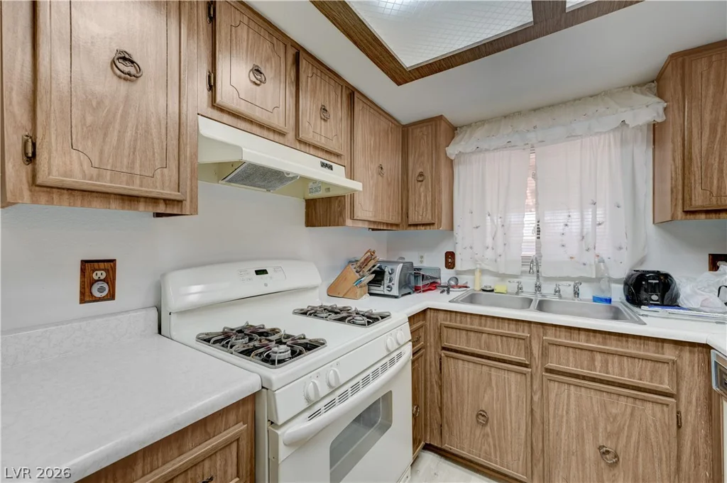 704 Willow, Henderson, NV 89002