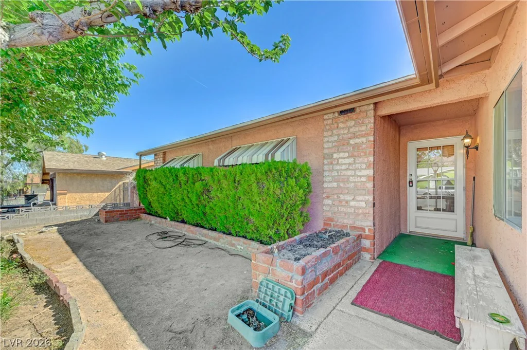 704 Willow, Henderson, NV 89002
