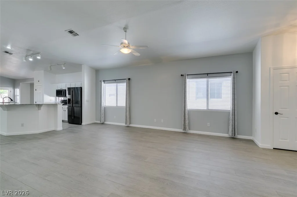8111 Desert Cloud, Las Vegas, NV 89131
