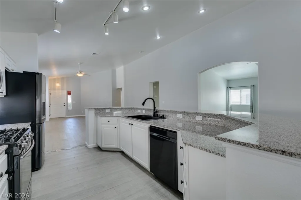 8111 Desert Cloud, Las Vegas, NV 89131