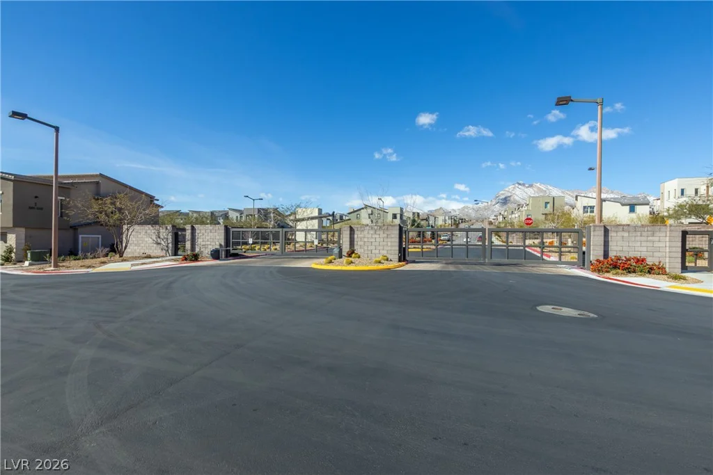 600 Carriage Hill, Las Vegas, NV 89138