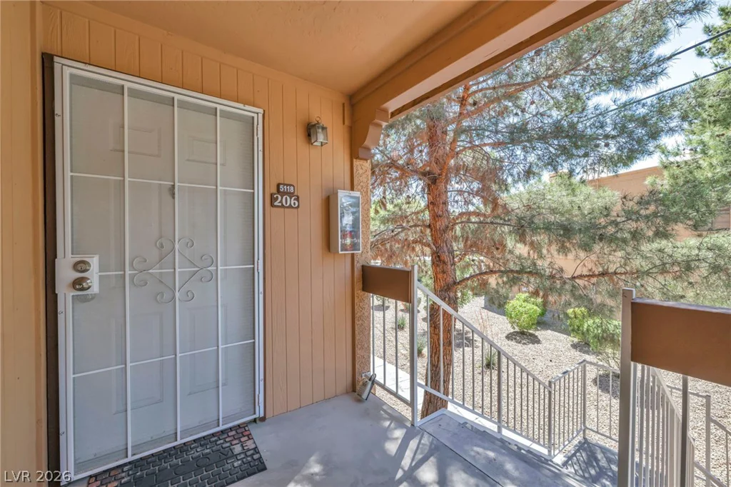 5118 Jones, Las Vegas, NV 89118