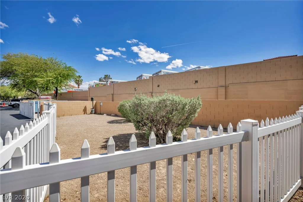 5118 Jones, Las Vegas, NV 89118