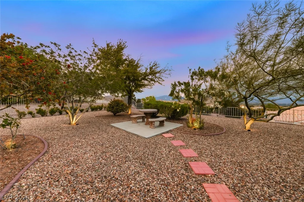 10612 Spring Garden, Las Vegas, NV 89134