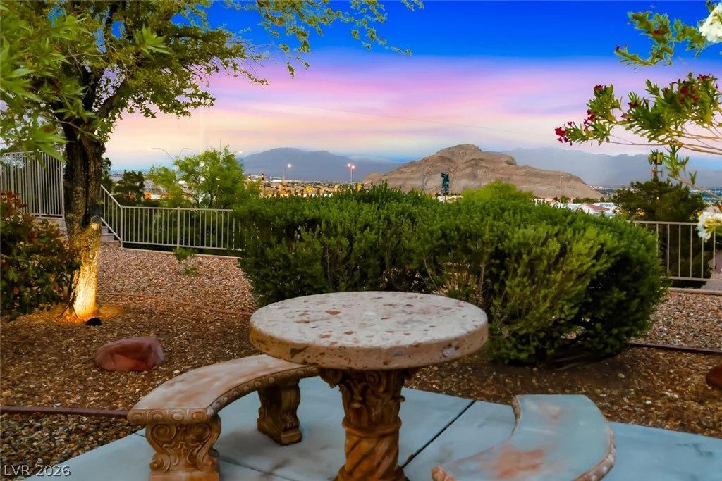 10612 Spring Garden, Las Vegas, NV 89134