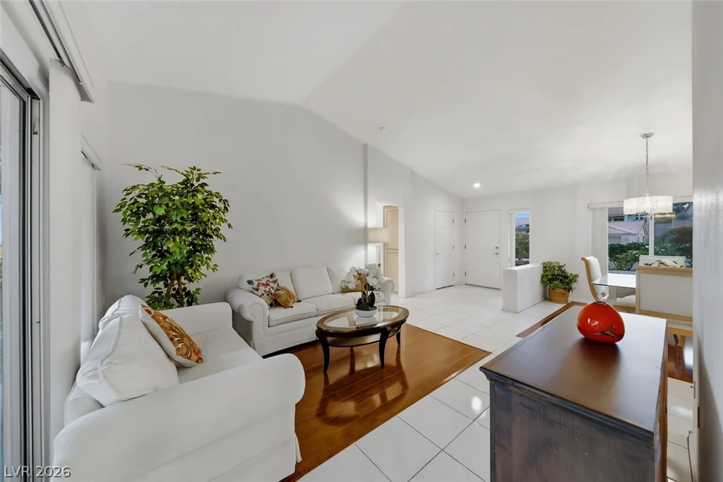 10612 Spring Garden, Las Vegas, NV 89134