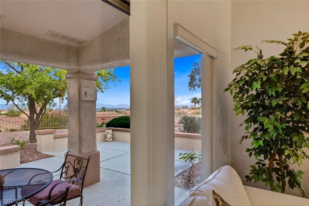 10612 Spring Garden, Las Vegas, NV 89134