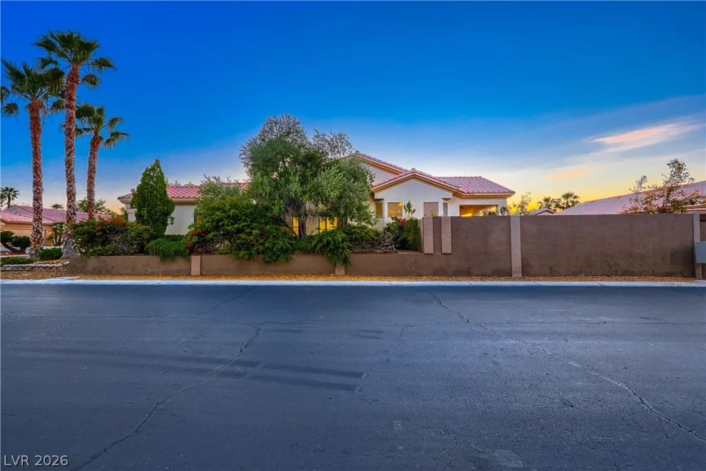 7400 Bisonwood, Las Vegas, NV 89131