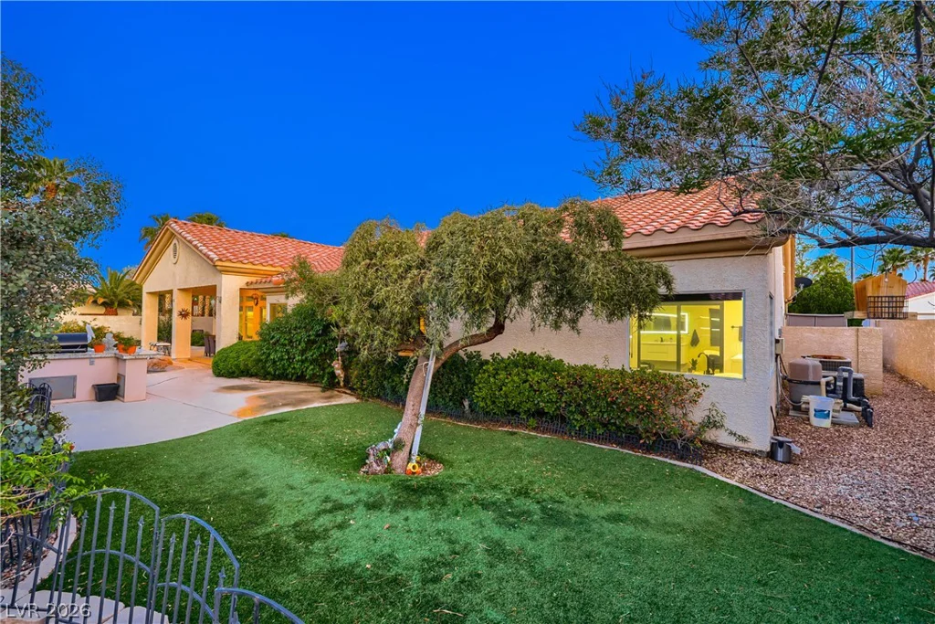 7400 Bisonwood, Las Vegas, NV 89131