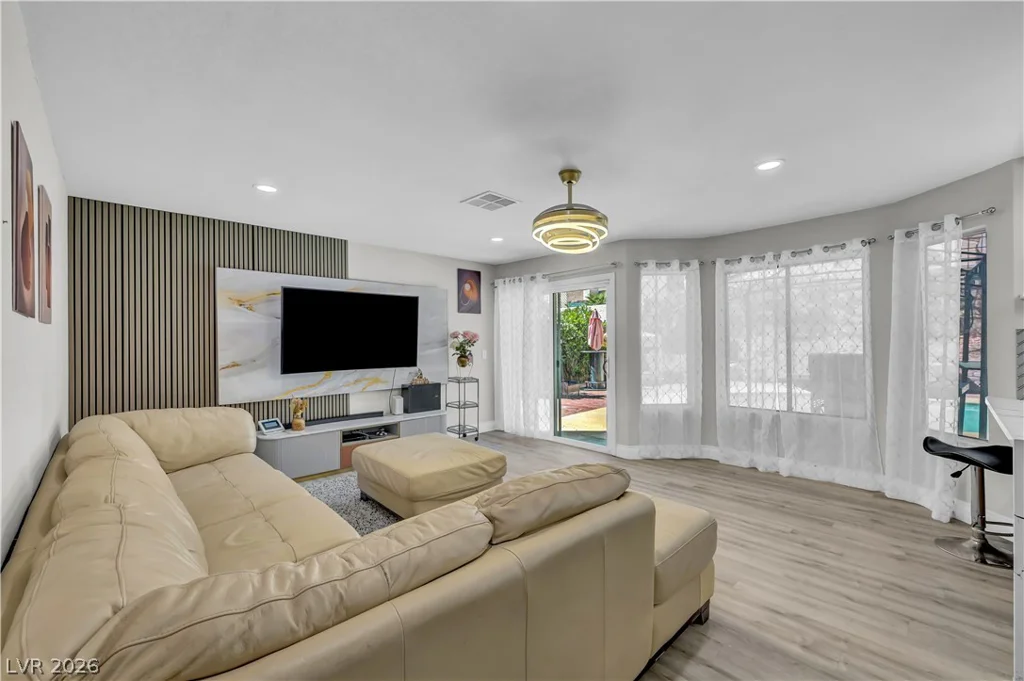 2913 Whispering Wind, Las Vegas, NV 89117