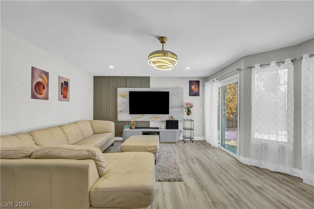 2913 Whispering Wind, Las Vegas, NV 89117