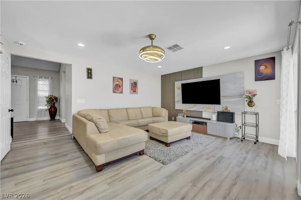2913 Whispering Wind, Las Vegas, NV 89117