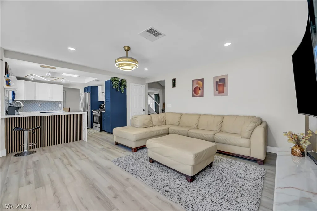 2913 Whispering Wind, Las Vegas, NV 89117