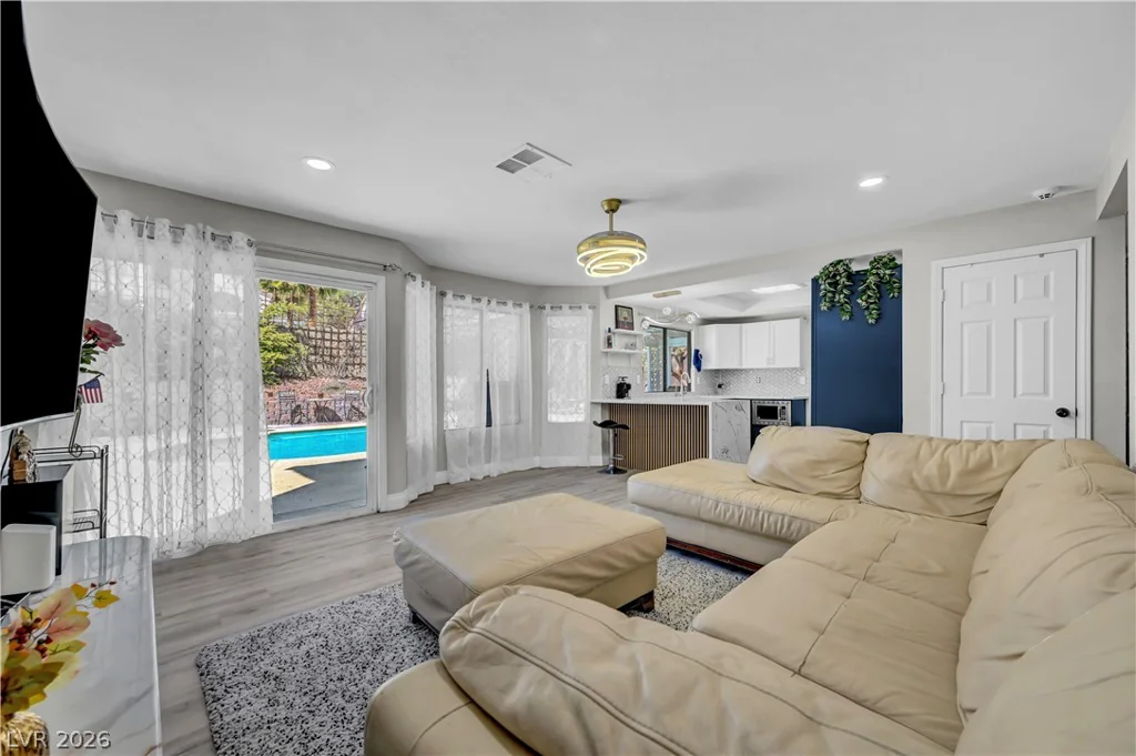 2913 Whispering Wind, Las Vegas, NV 89117