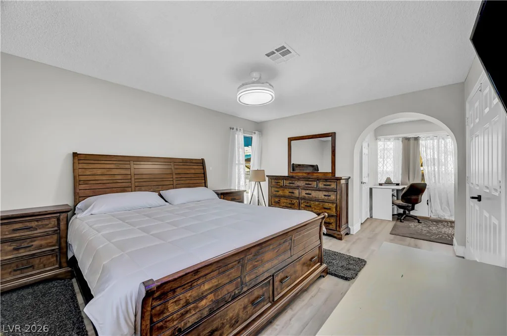 2913 Whispering Wind, Las Vegas, NV 89117