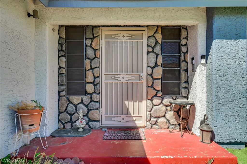 2913 Whispering Wind, Las Vegas, NV 89117