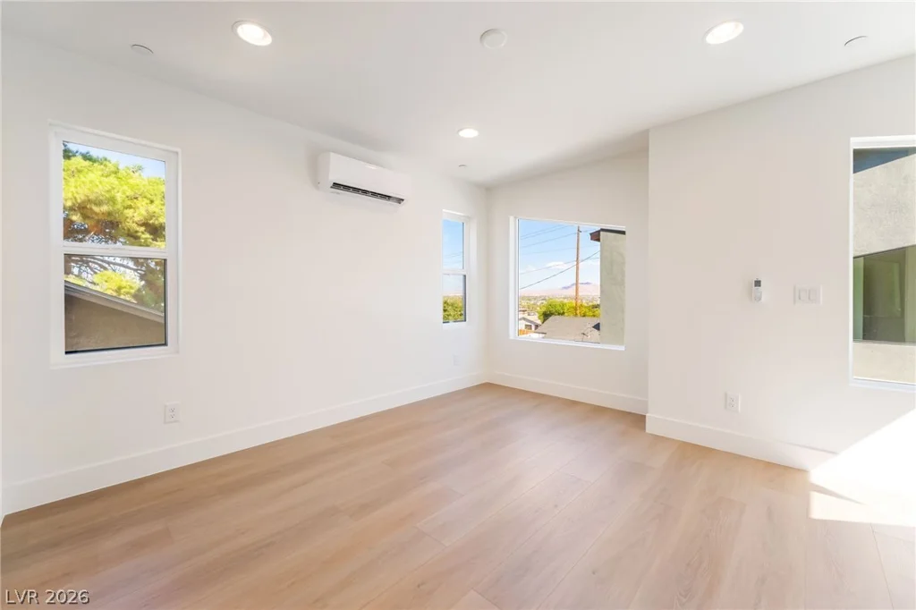 350 13th, Las Vegas, NV 89101