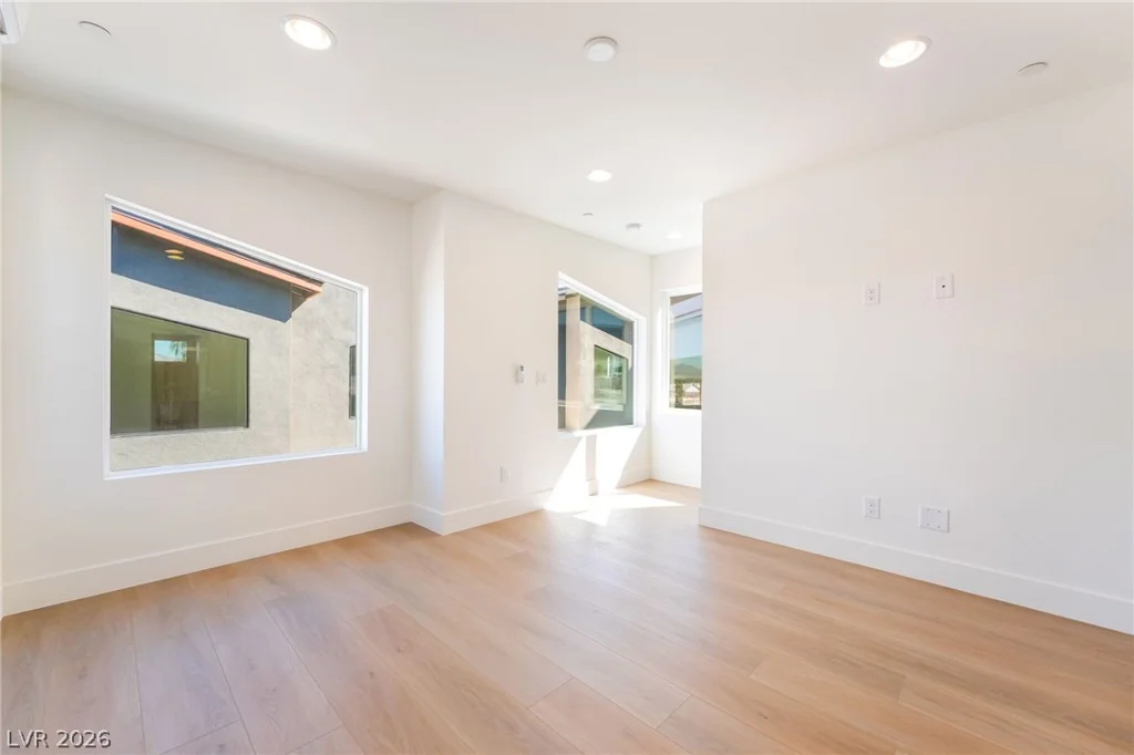 350 13th, Las Vegas, NV 89101