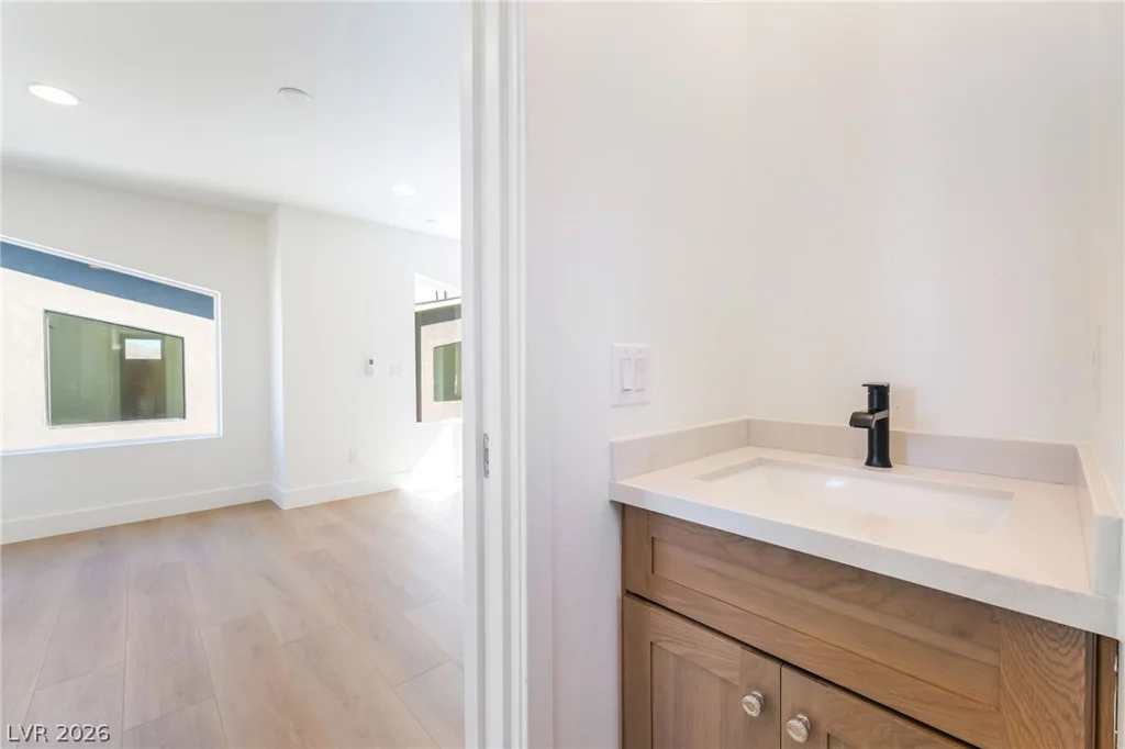 350 13th, Las Vegas, NV 89101
